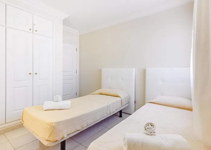 Terrazas Del Duque 3a001 דירה *