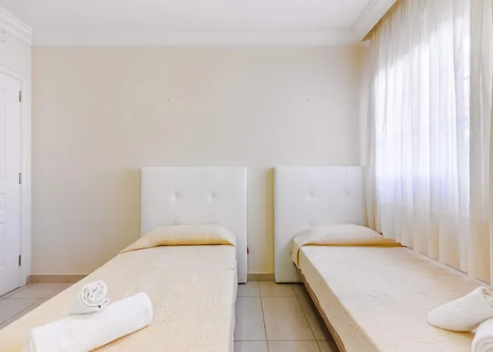 Terrazas Del Duque 3a001 דירה *